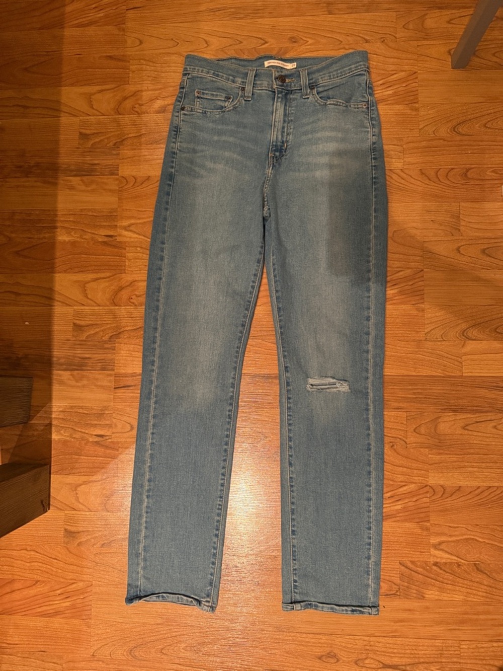 Levi's Women's Light Blue Slim Jeans with Subtle Knee Rip